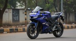 Yamaha R15 v4 भारत में चर्चा का विषय – 60kmpl माइलेज और 160km/h टॉप स्पीड के साथ लॉन्च, युवाओं में बढ़ा क्रेज